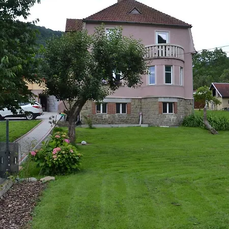 Vila Lukre Villa *